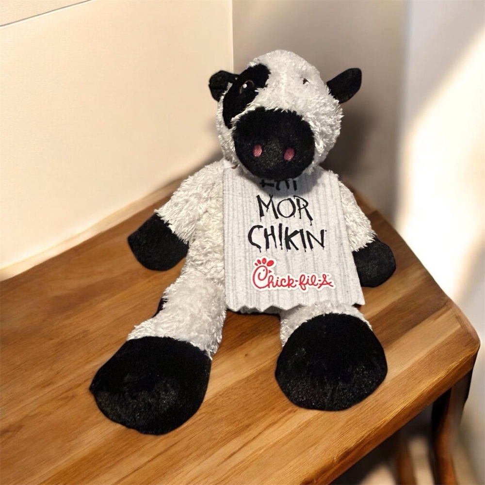2017 Chick-fil-a plush 20” soft fluffy stuffed animal